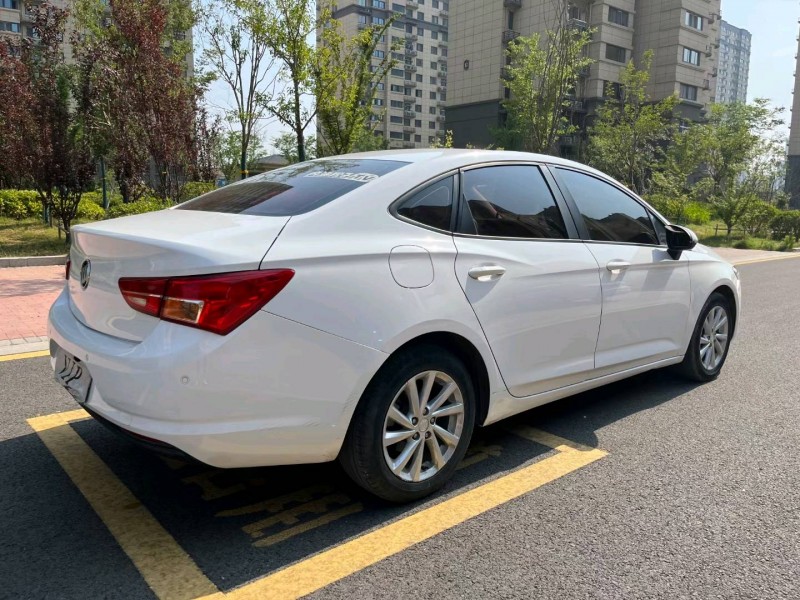 徐州17年别克威朗2