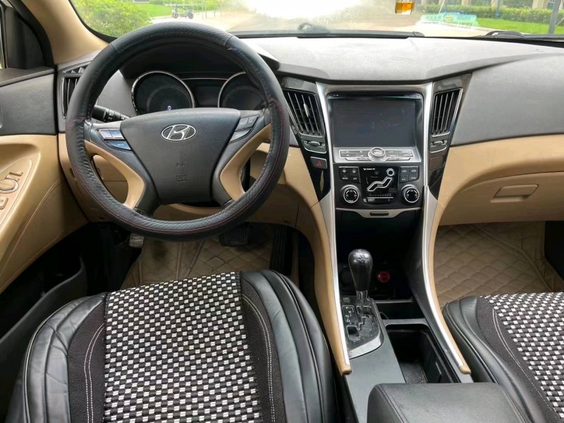 徐州13年现代索纳塔八5