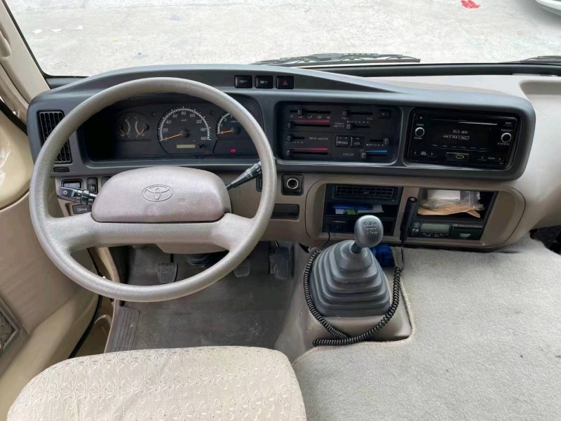 北京16年丰田考斯特4