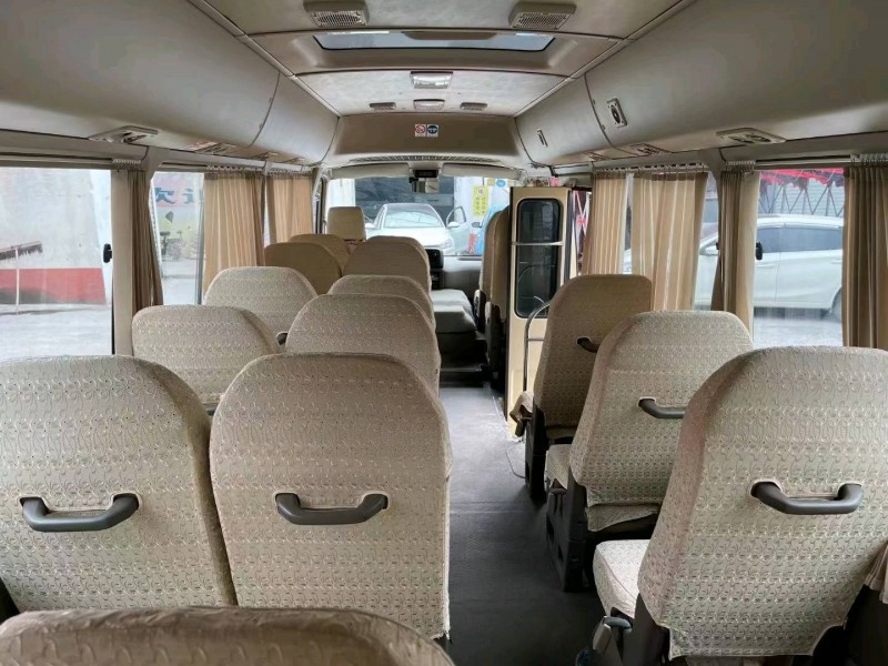 北京16年丰田考斯特6