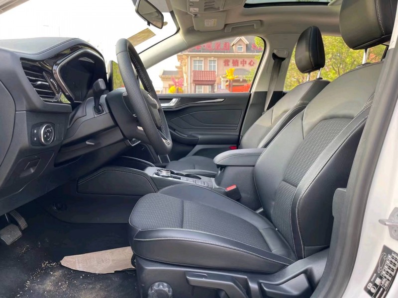 青岛21年福特福克斯4