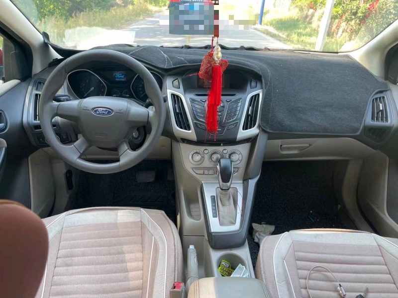 青岛14年福特福克斯4