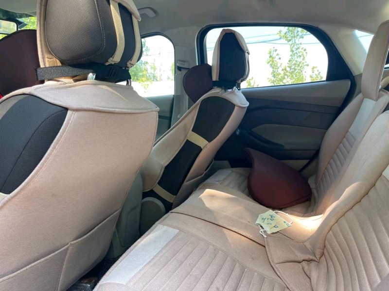 青岛14年福特福克斯5