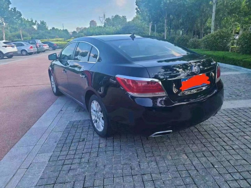 东营11年别克君越7