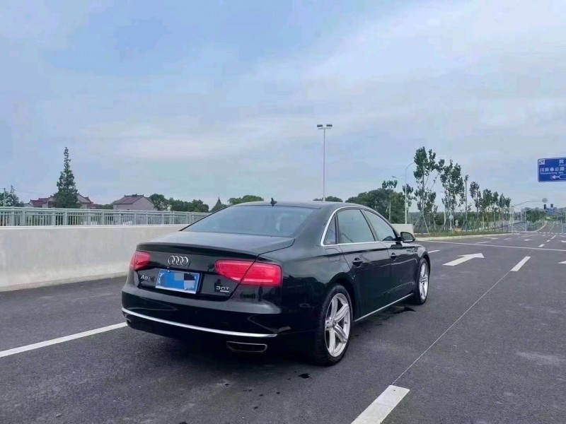 东营12年奥迪A8L9