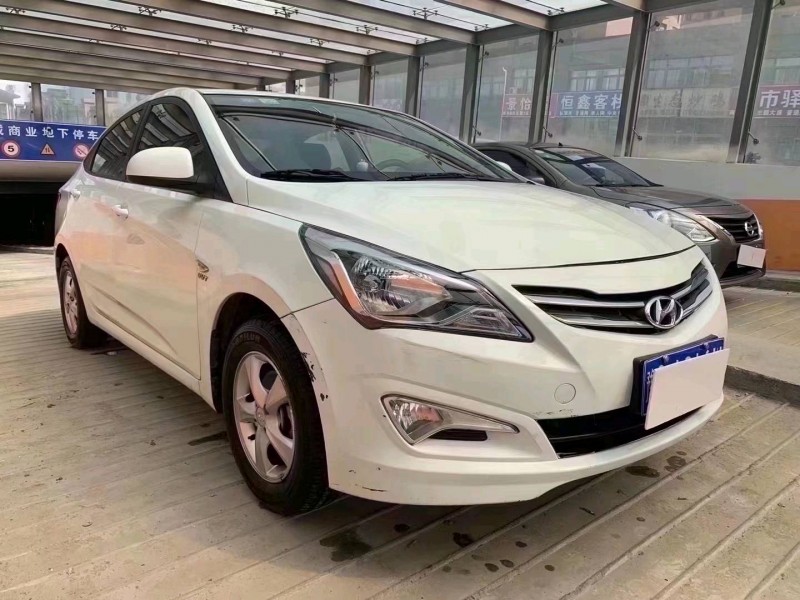 北京17年现代瑞纳2