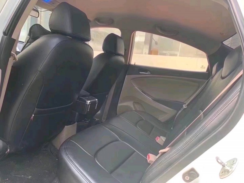 北京17年现代瑞纳6