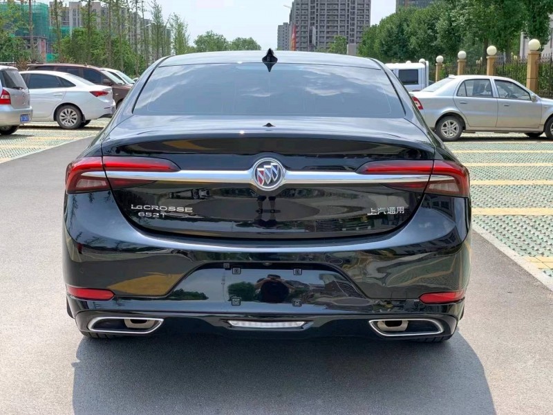 潍坊20年别克君越8