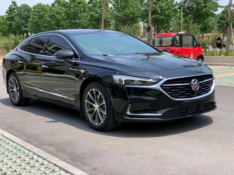 潍坊20年别克君越8