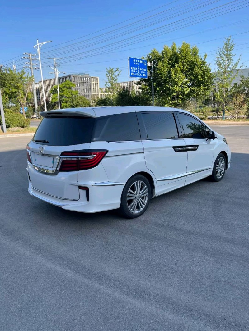 徐州17年本田艾力绅8