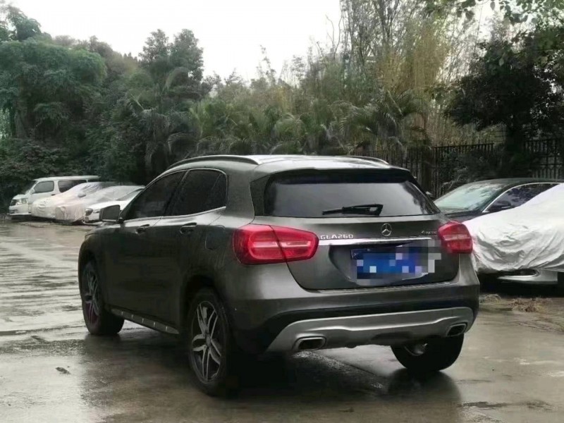 东营17年奔驰GLA5
