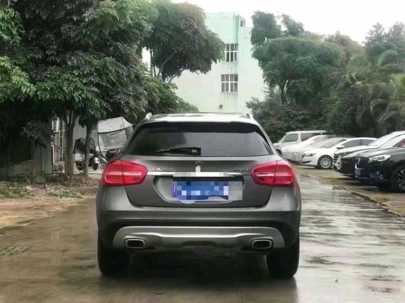 东营17年奔驰GLA7