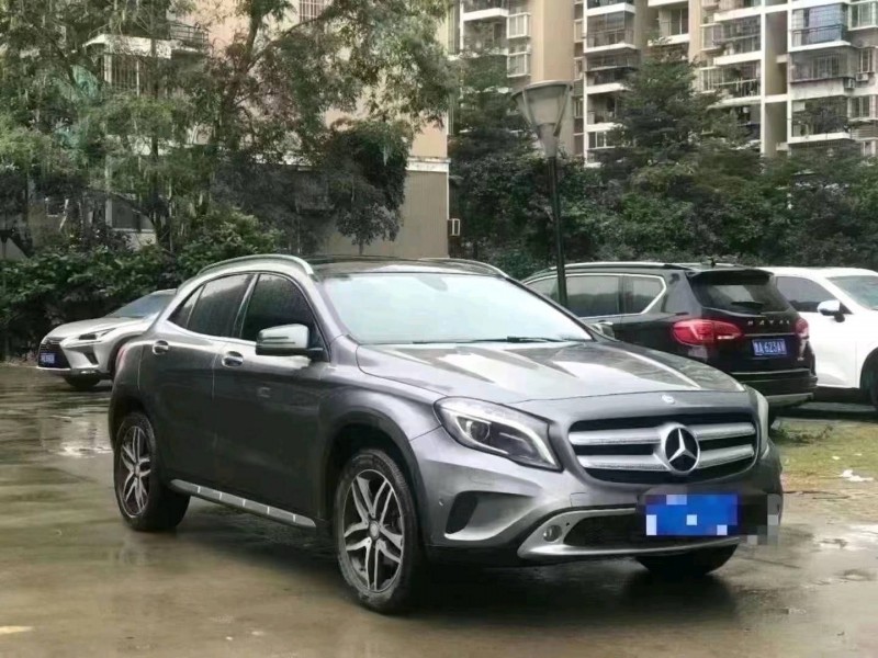 东营17年奔驰GLA6