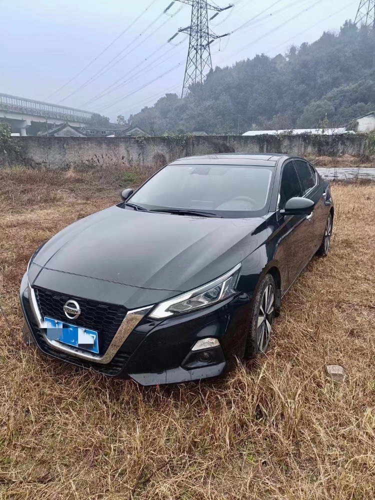 青島20年日產天籟5