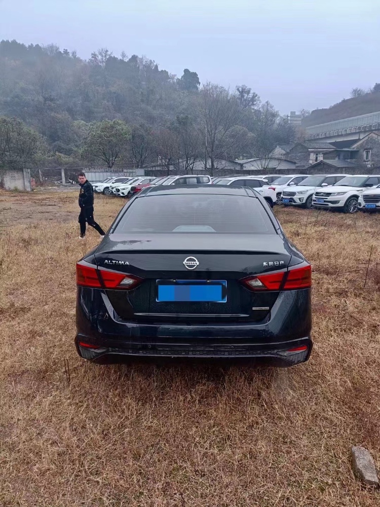 青島20年日產天籟7