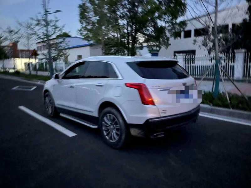 北京17年凯迪拉克XT57