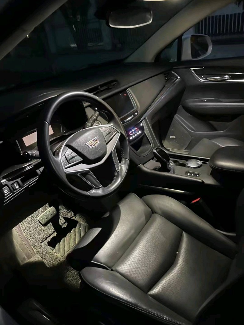 北京17年凯迪拉克XT58