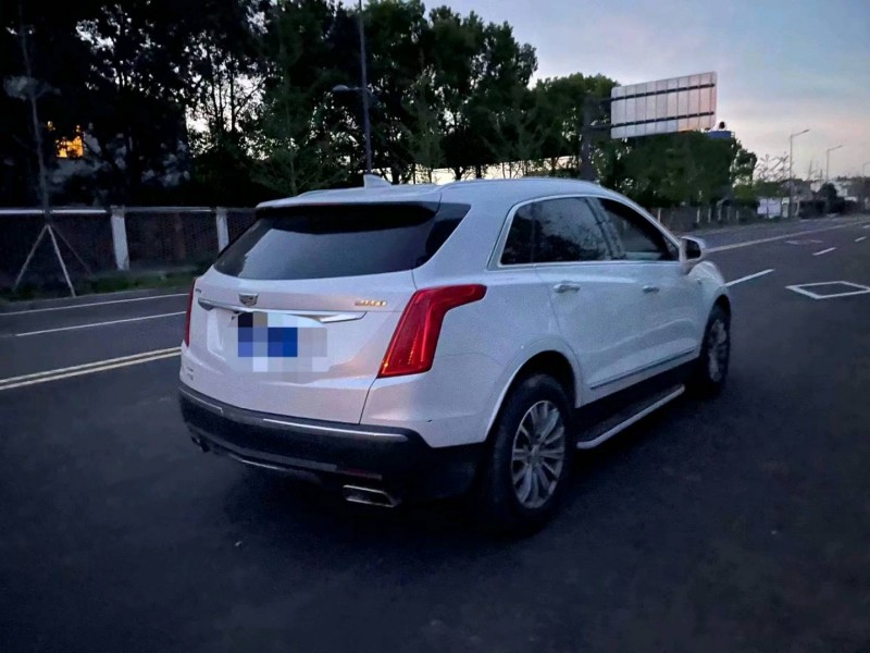 北京17年凯迪拉克XT59