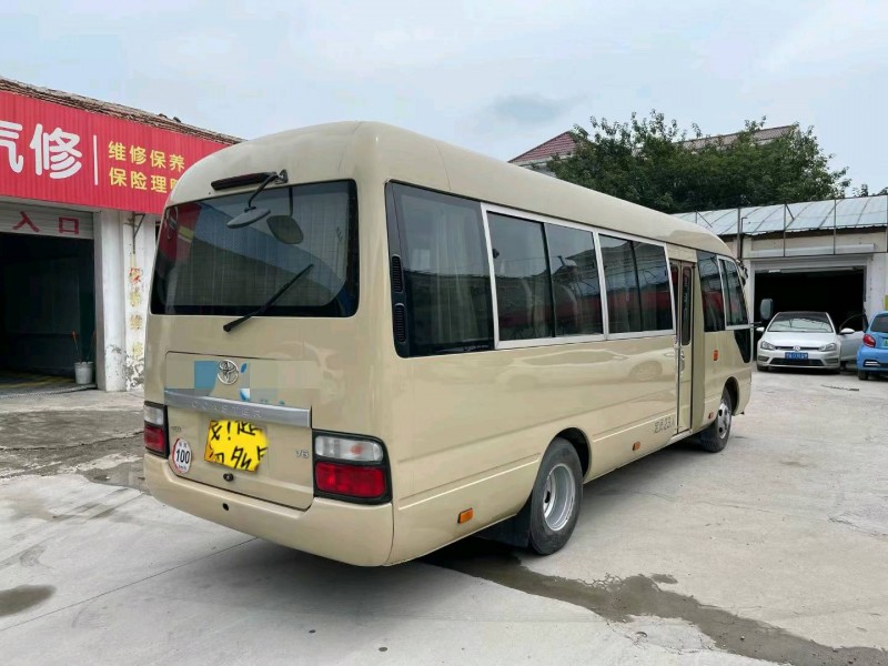 东营16年丰田考斯特3