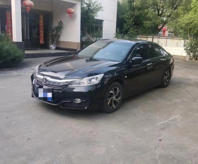 武汉17年本田雅阁8