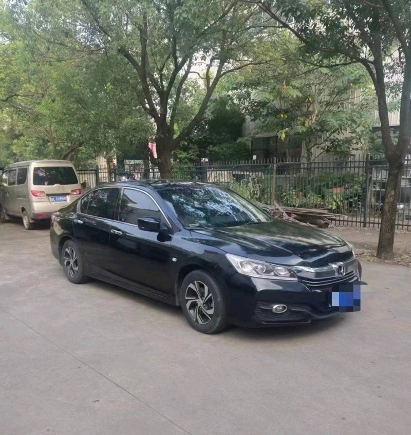 武汉17年本田雅阁7