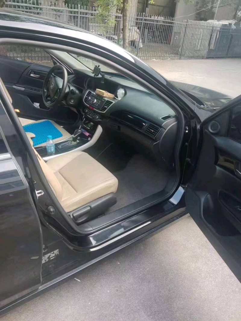 武汉17年本田雅阁4