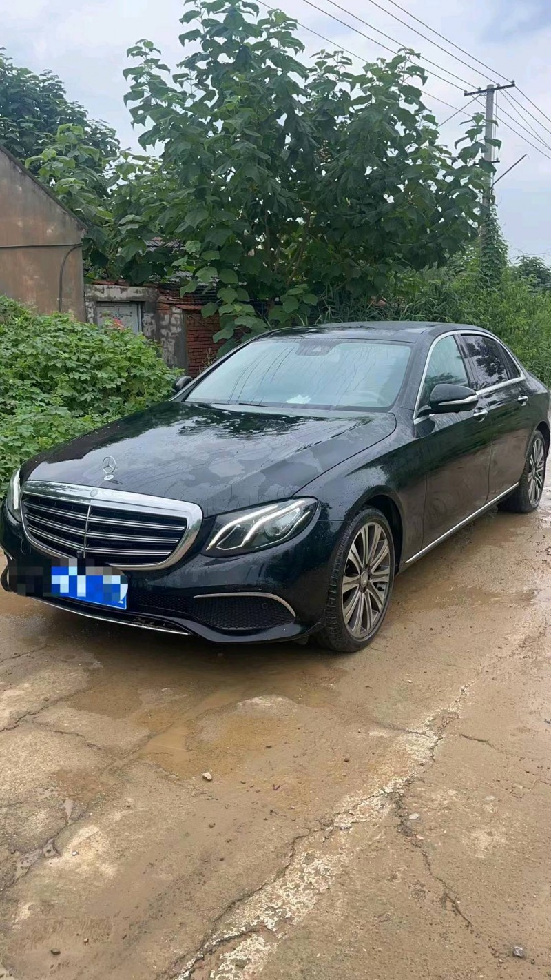 广州17年奔驰E8