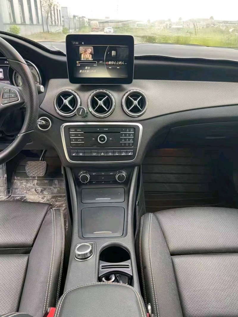 北京17年奔驰GLA5