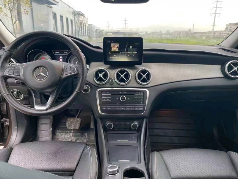 北京17年奔驰GLA8