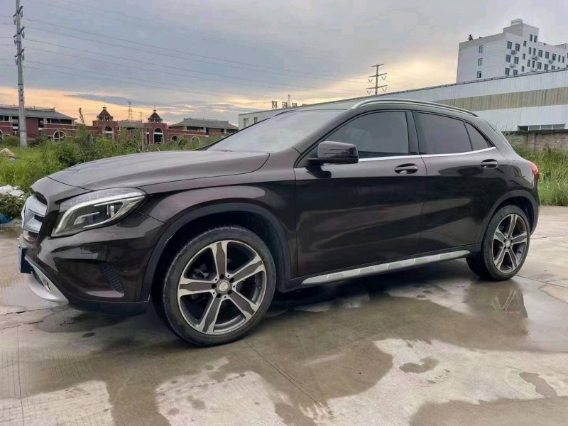 北京17年奔驰GLA9