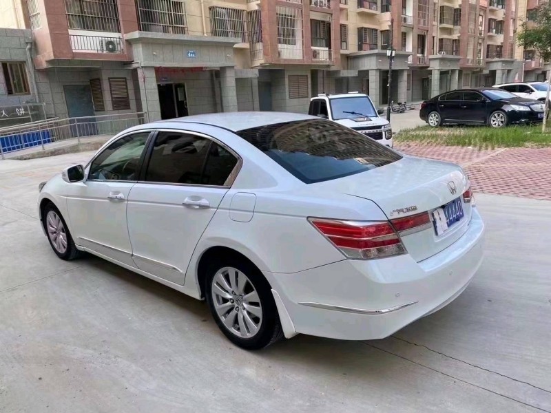 石家庄13年本田雅阁8