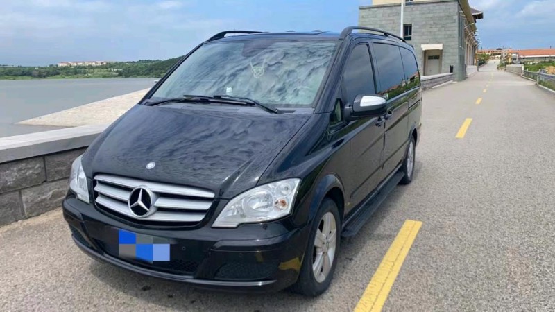 济宁12年奔驰唯雅诺3