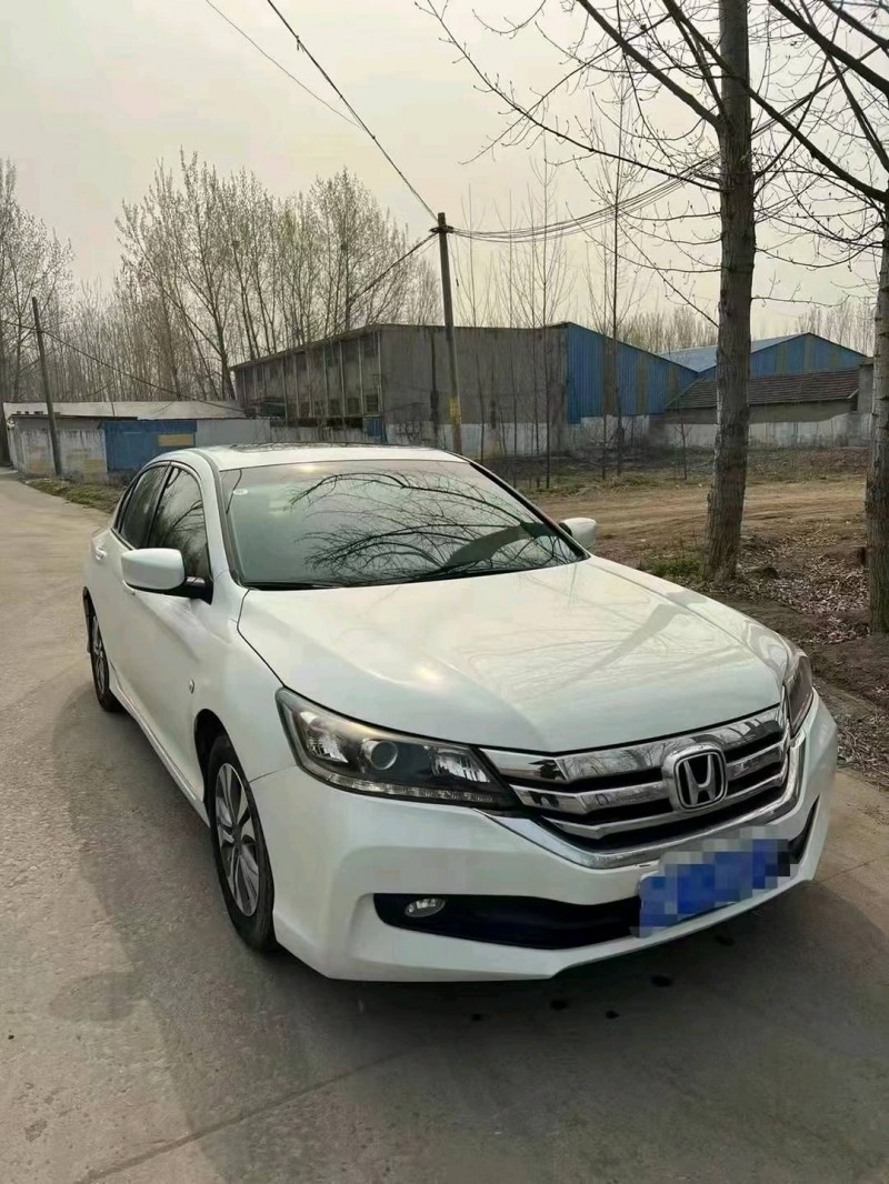 青岛14年本田雅阁3