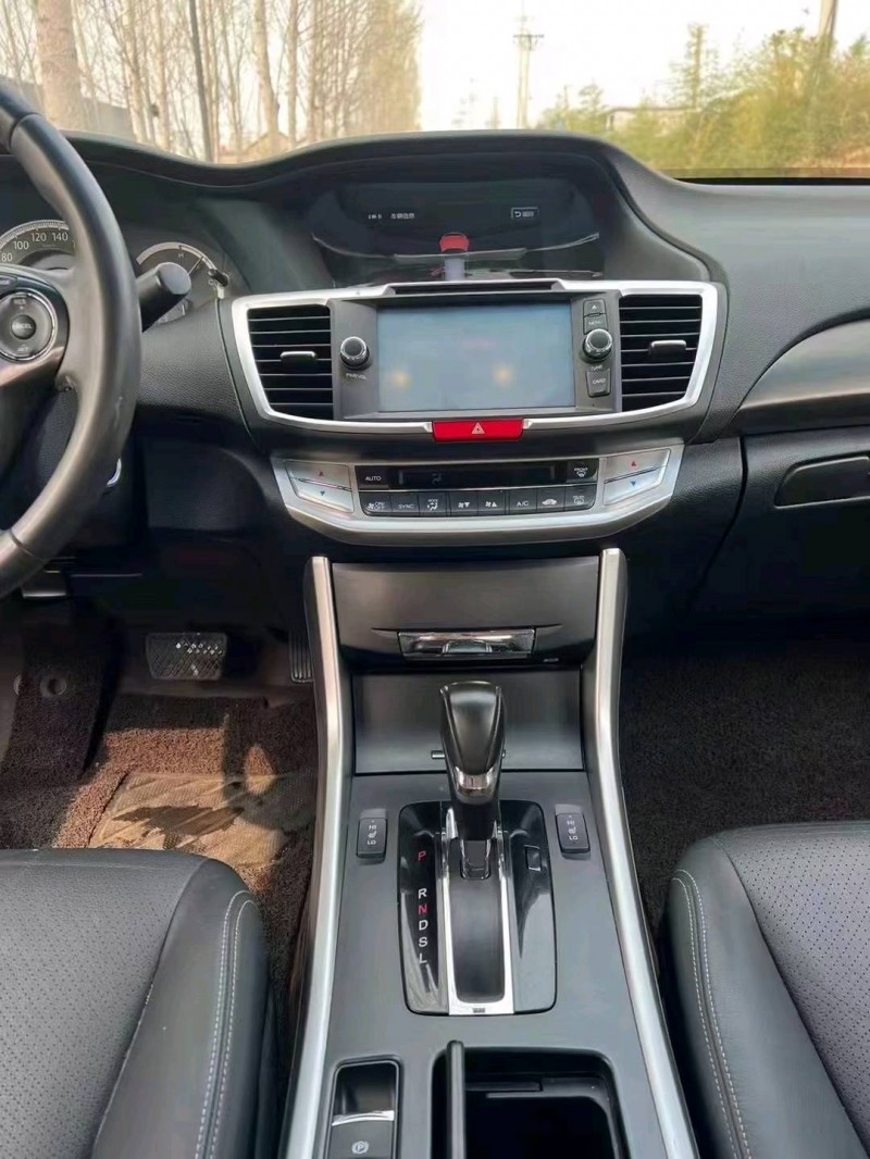 青岛14年本田雅阁4