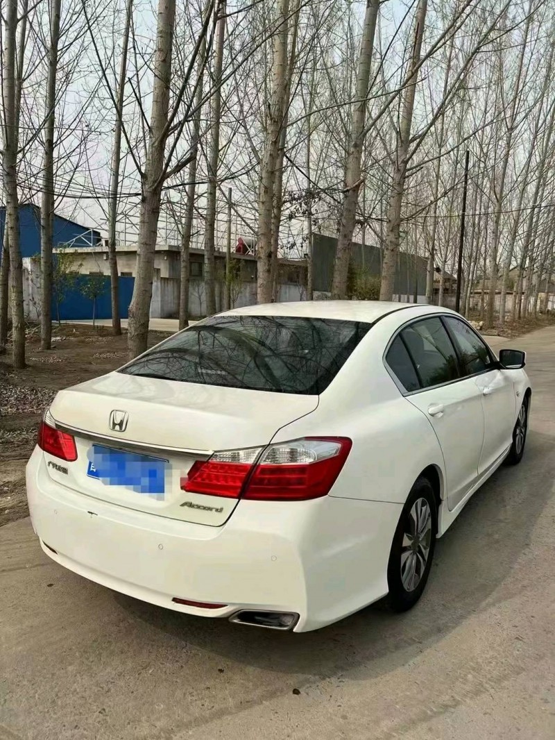 青岛14年本田雅阁7