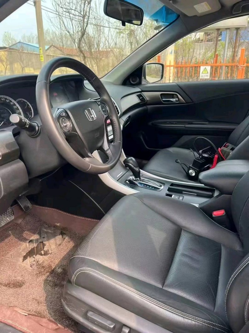 青岛14年本田雅阁8