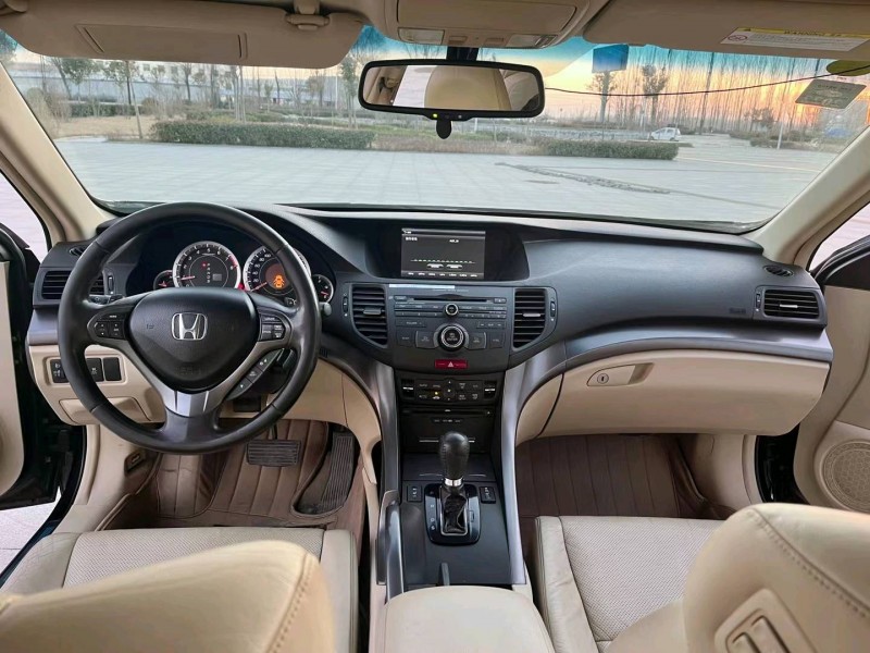 济宁14年本田思铂睿4