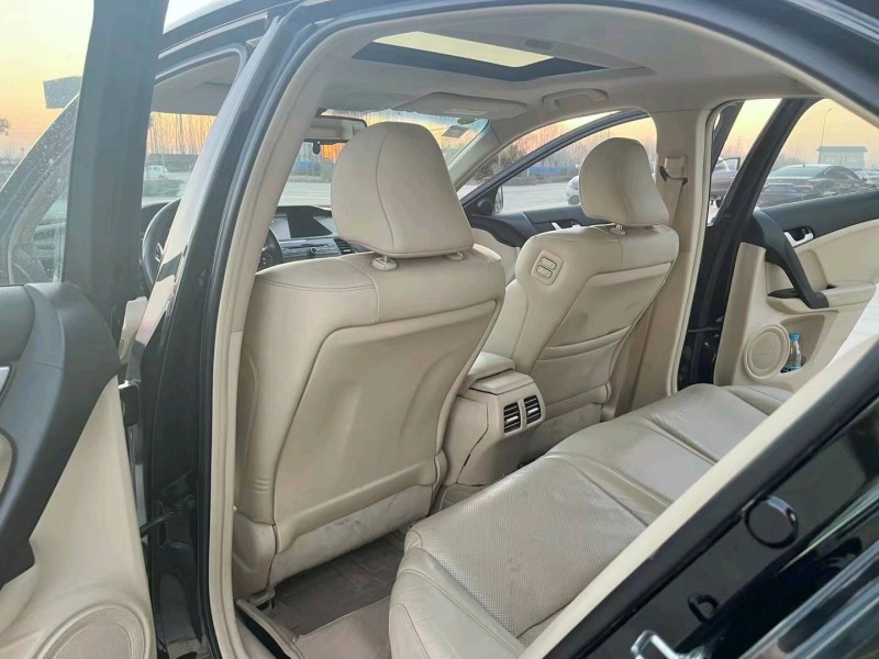 济宁14年本田思铂睿3