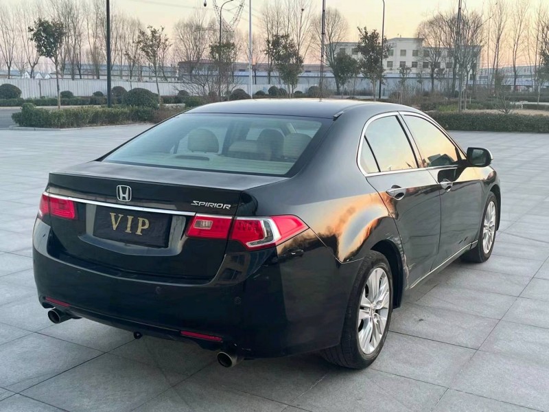 济宁14年本田思铂睿8
