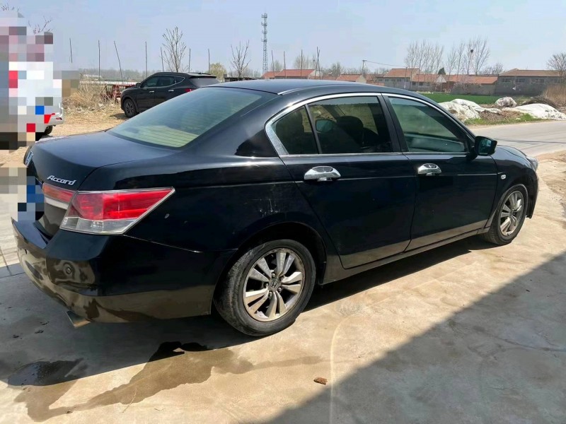 青岛12年本田雅阁7