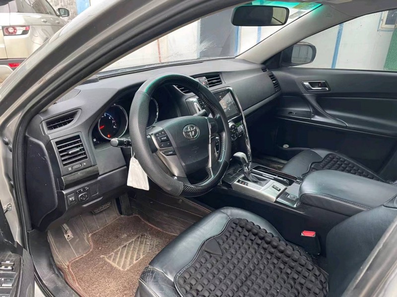 济宁12年丰田锐志6