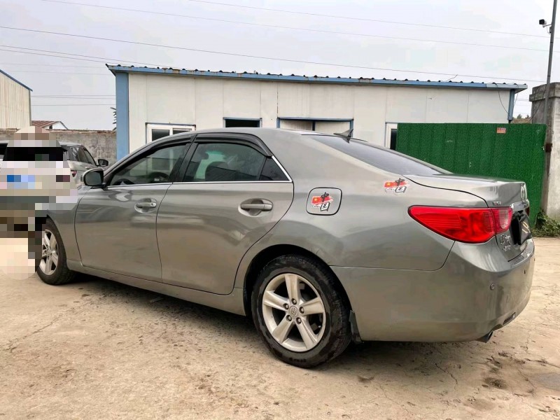 济宁12年丰田锐志7