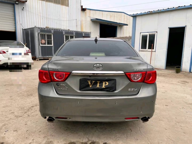 济宁12年丰田锐志9