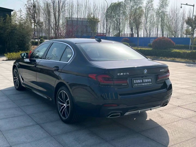 济宁22年宝马5系8