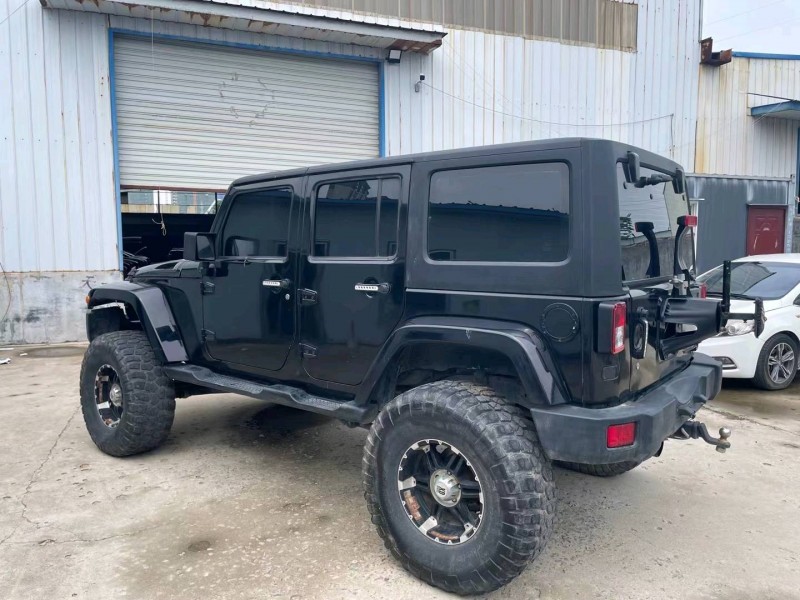 濟寧13年Jeep牧馬人7