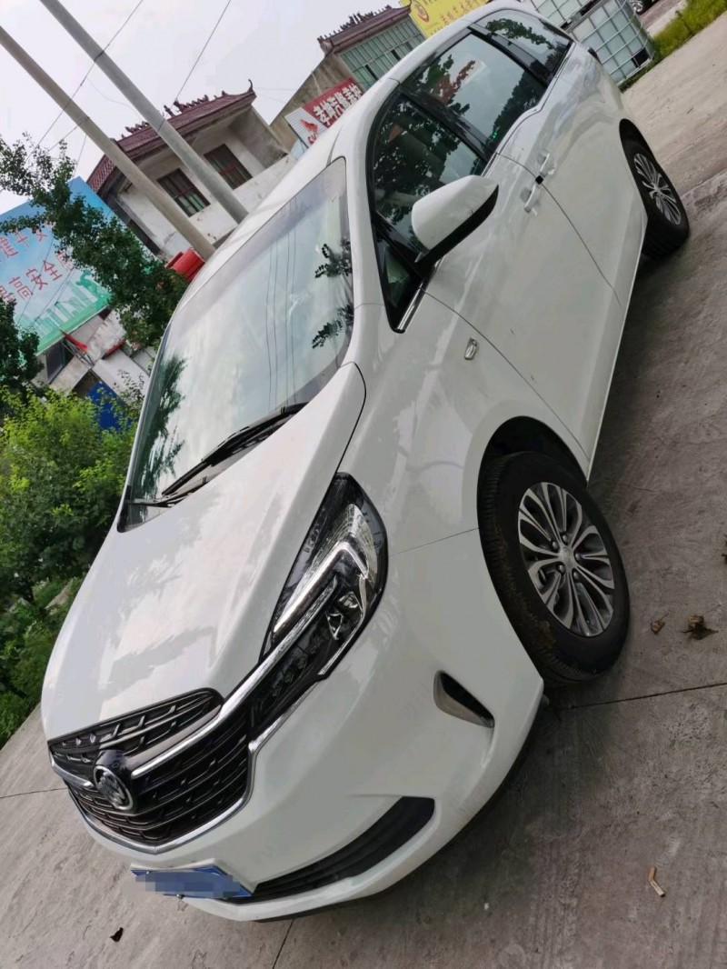 青岛22年别克GL85