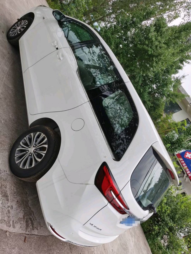 青岛22年别克GL87