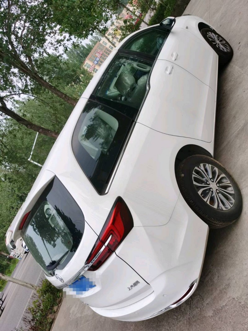 青岛22年别克GL82