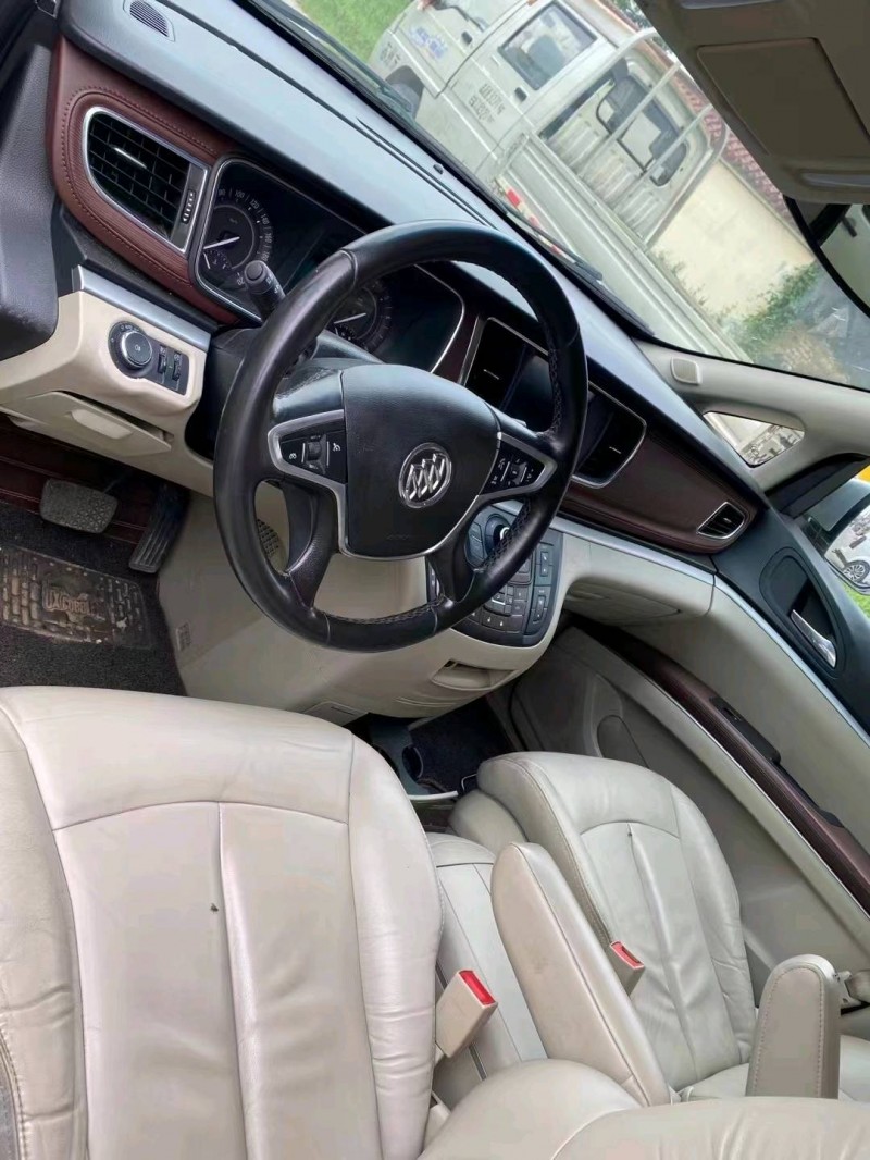 青岛17年别克GL84