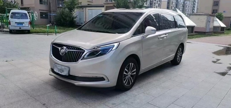 青岛17年别克GL84